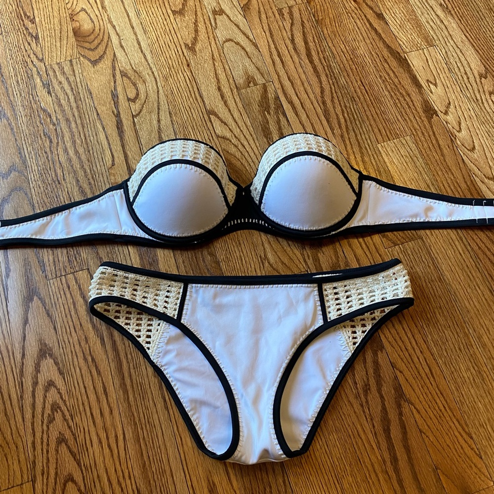 Victoria’s Secret Crotchet White Bikini Sz 36D/Large